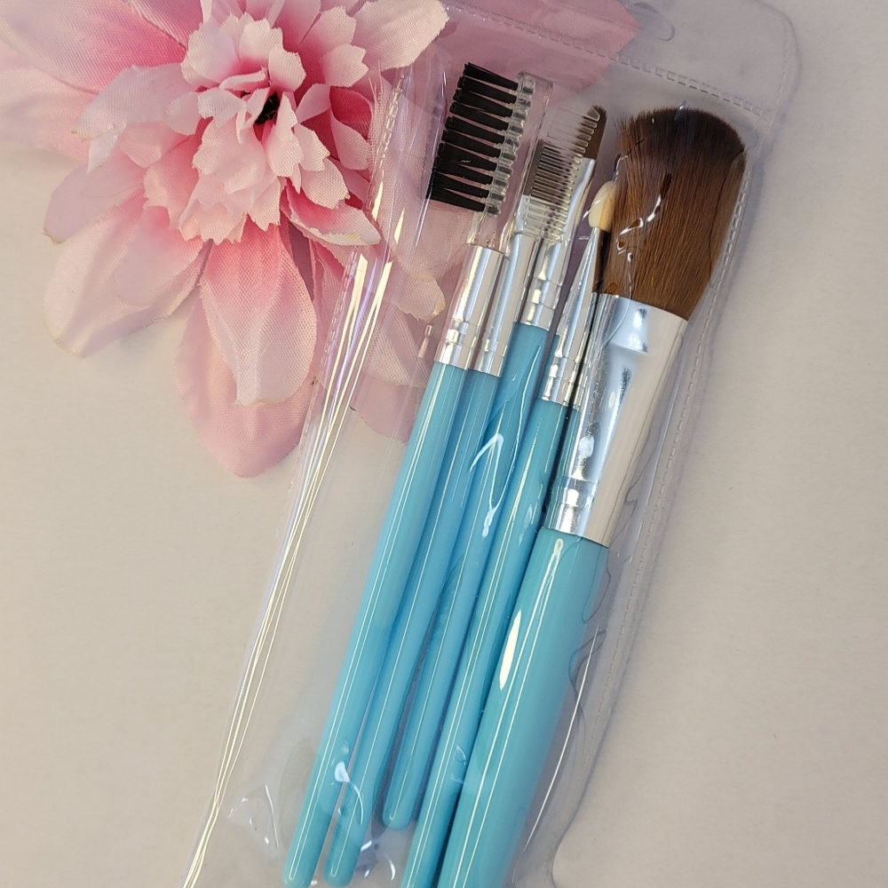 ##SOLD##Travel makeup brushes